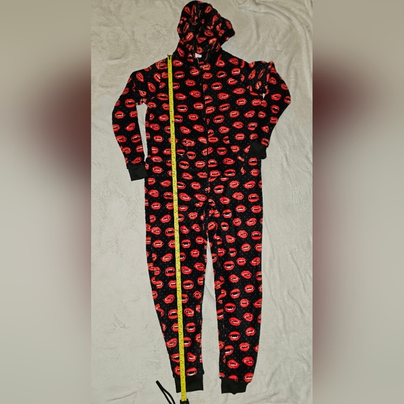 Pillow Talk Halloween Vampire Fangs Pajama Onesie Womens Medium - Picture 3 of 5